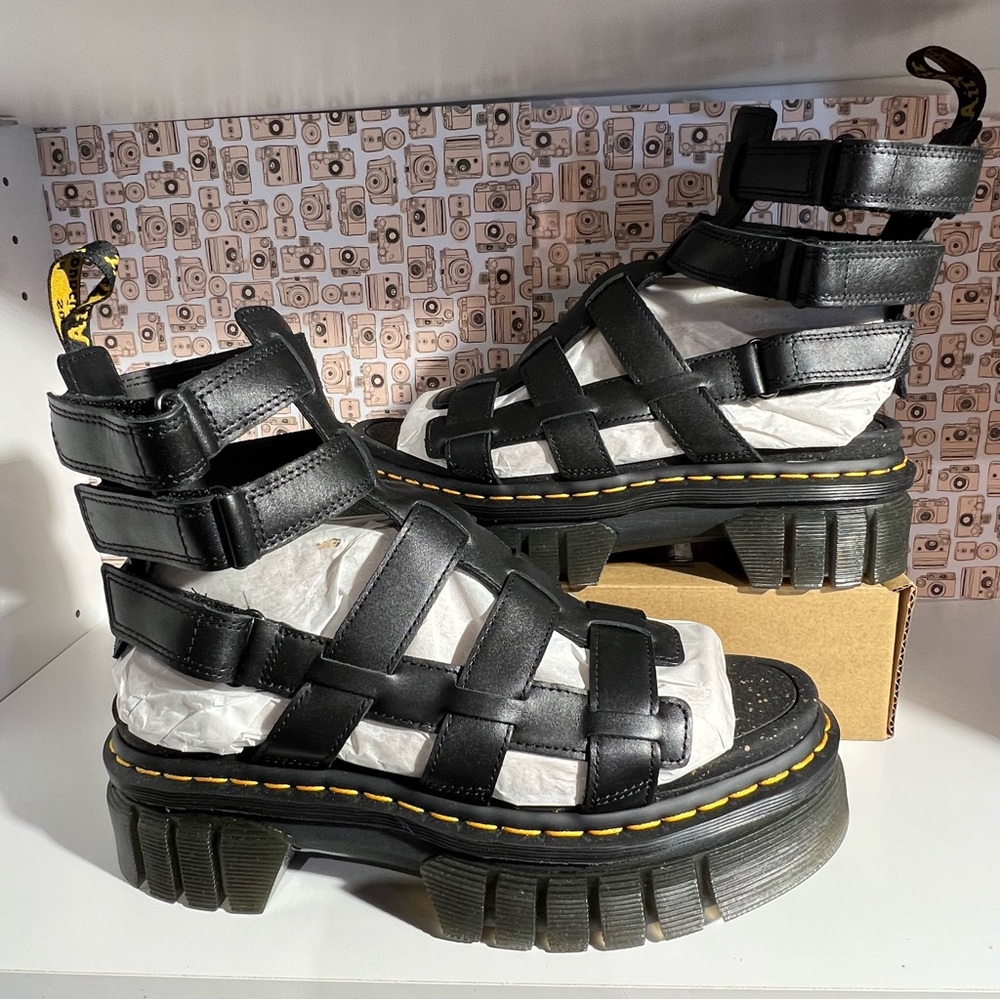 Women's Black Strappy Platform Sandals